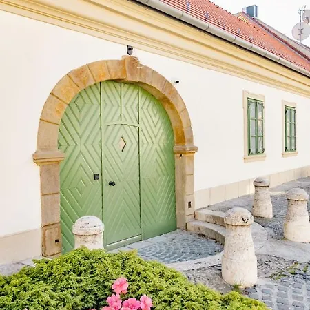 Dunakavics Xiii Lejlighedshotel 4*